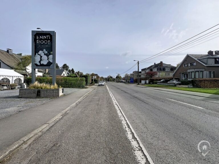 Condrogest - Commerce avec logement à vendre à Ciney, sur l'axe principal