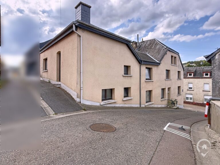 Condrogest - SOUS OPTION !!! Maison avec studio indépendant à rénover en ordre urbanistique