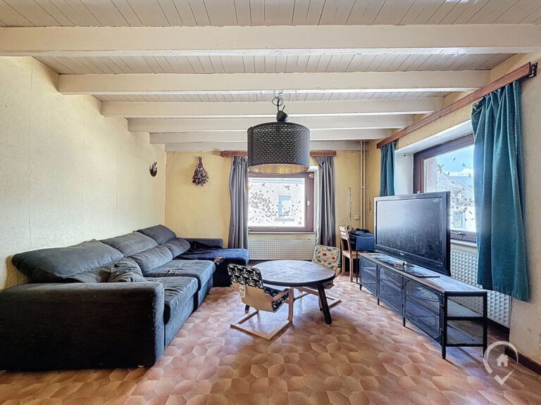 Condrogest - SOUS OPTION !!! Maison avec studio indépendant à rénover en ordre urbanistique