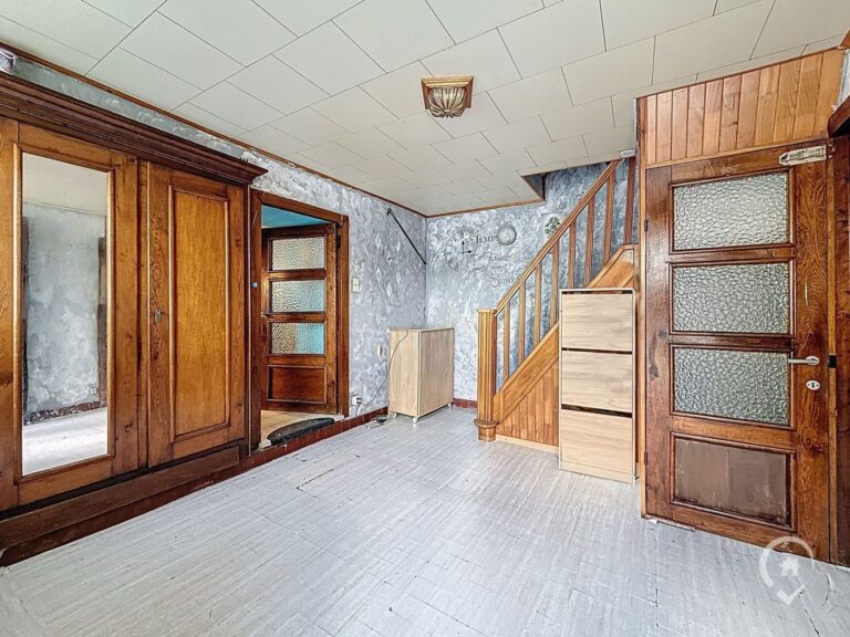 Condrogest - SOUS OPTION !!! Maison avec studio indépendant à rénover en ordre urbanistique
