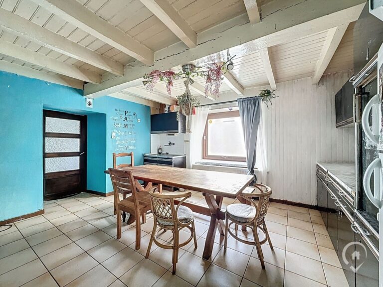 Condrogest - SOUS OPTION !!! Maison avec studio indépendant à rénover en ordre urbanistique