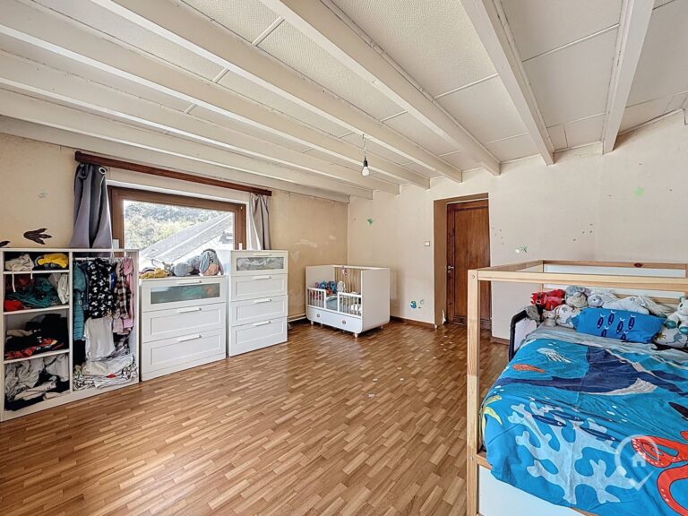 Condrogest - SOUS OPTION !!! Maison avec studio indépendant à rénover en ordre urbanistique