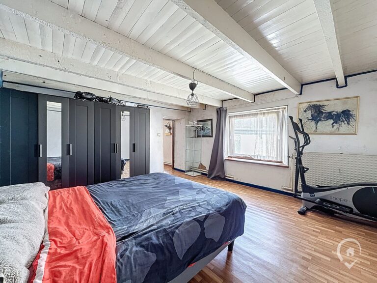 Condrogest - SOUS OPTION !!! Maison avec studio indépendant à rénover en ordre urbanistique