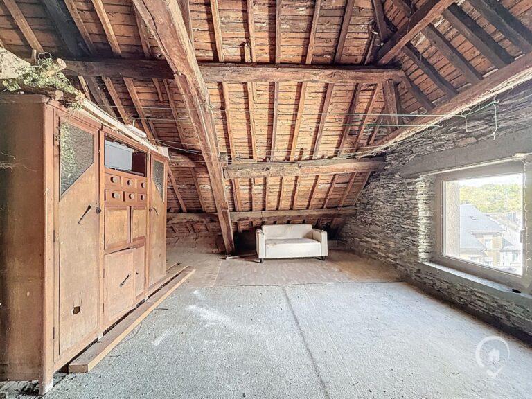 Condrogest - SOUS OPTION !!! Maison avec studio indépendant à rénover en ordre urbanistique