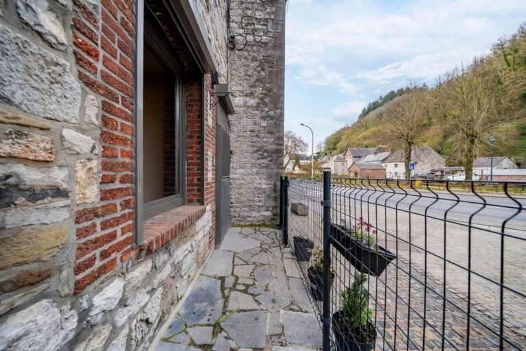 Condrogest - Maison en pierre du pays 2 chambres à vendre à Hastière