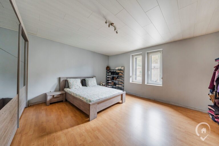 Condrogest - Maison en pierre du pays 2 chambres à vendre à Hastière