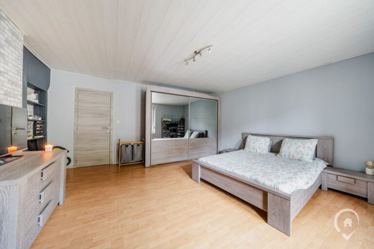 Condrogest - Maison en pierre du pays 2 chambres à vendre à Hastière