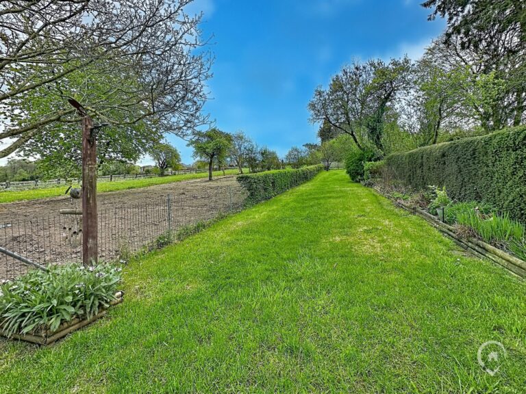 Condrogest - Maison 2 chambres avec jardin à vendre à Sovet