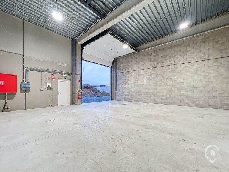 Condrogest - Hall industriel à louer dans le zoning de Sorinnes - Dinant