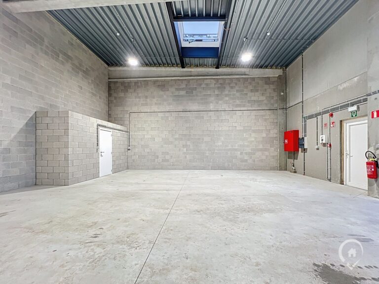 Condrogest - Hall industriel à louer dans le zoning de Sorinnes - Dinant