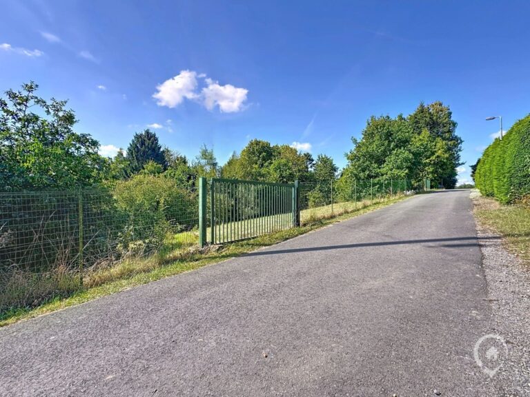 Condrogest - Terrain de 35 ares à vendre à Hastière