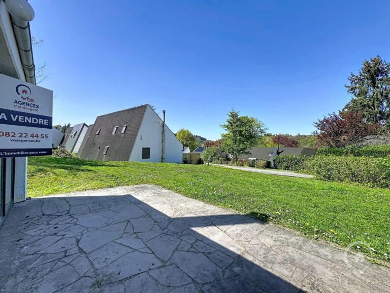 Condrogest - Bungalow 2 chambres sur les hauteurs d'Hastière à vendre