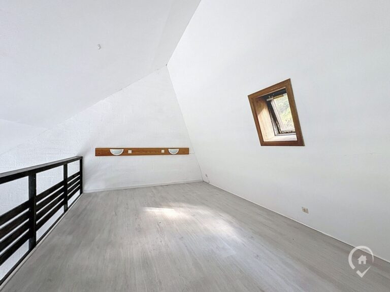 Condrogest - Bungalow 2 chambres sur les hauteurs d'Hastière à vendre