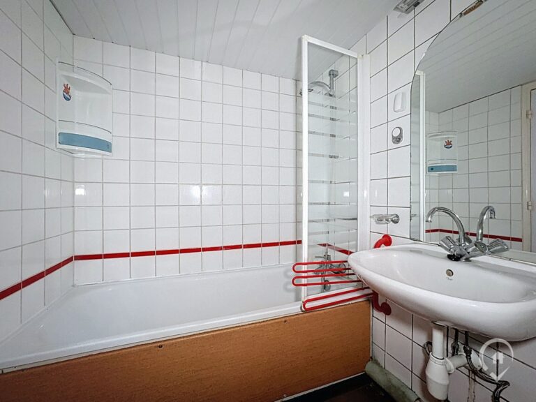 Condrogest - Bungalow 2 chambres avec terrasse à vendre à Hastière