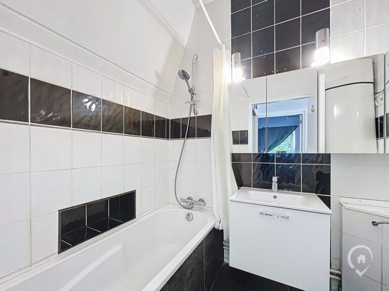 Condrogest - Bungalow 2 chambres avec terrasse à vendre à Hastière