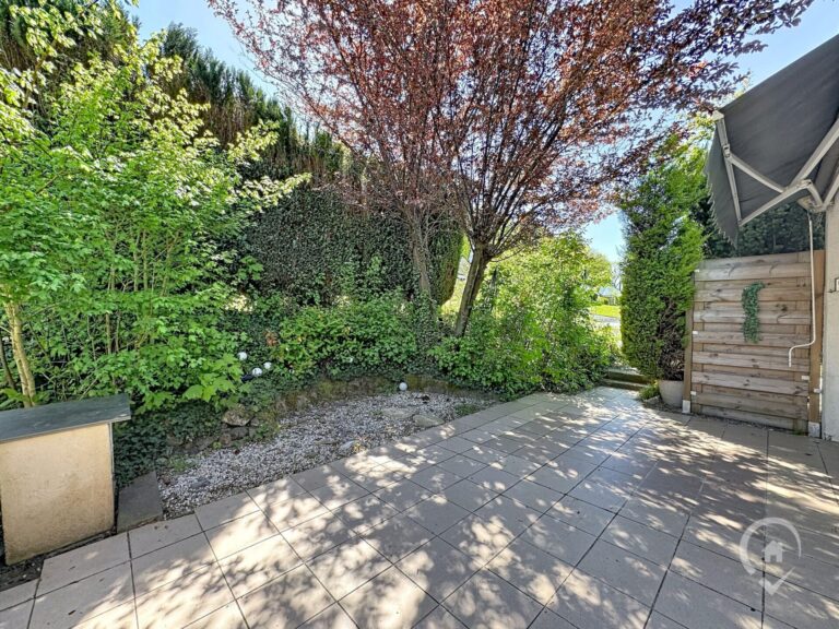 Condrogest - Bungalow 2 chambres avec terrasse à vendre à Hastière