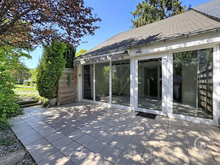 Condrogest - Bungalow 2 chambres avec terrasse à vendre à Hastière