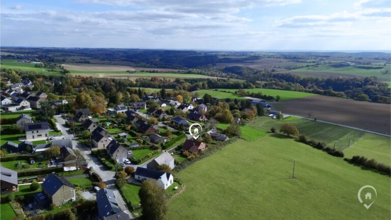 Condrogest - Spacieuse ville comprenant 2 logements à vendre à Loyers - Dinant