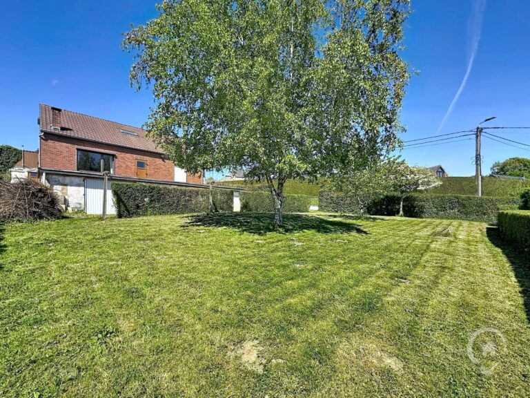 Condrogest - Spacieuse ville comprenant 2 logements à vendre à Loyers - Dinant