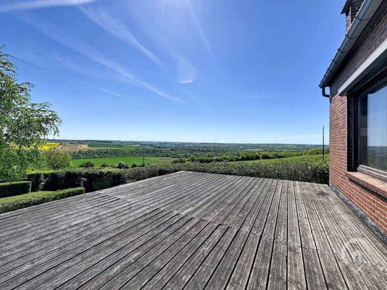 Condrogest - Spacieuse ville comprenant 2 logements à vendre à Loyers - Dinant