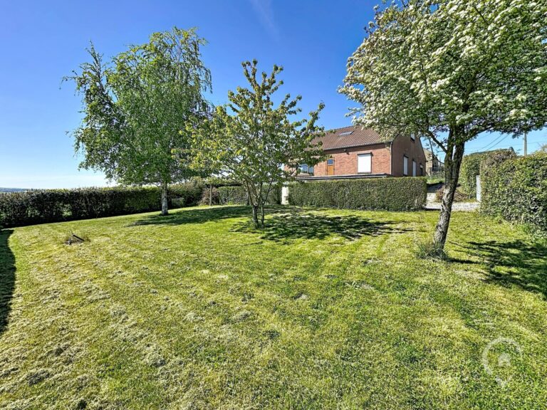 Condrogest - Spacieuse ville comprenant 2 logements à vendre à Loyers - Dinant