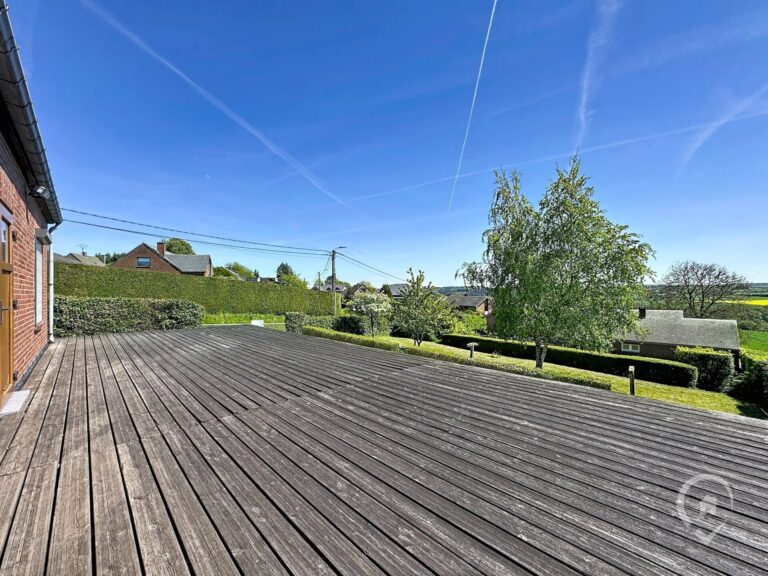 Condrogest - Spacieuse ville comprenant 2 logements à vendre à Loyers - Dinant