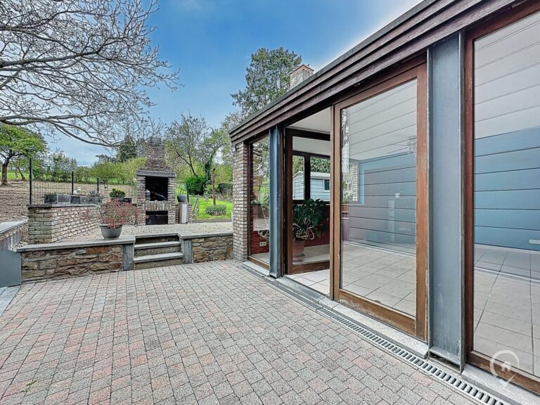 Condrogest - SOUS OPTION !!! Maison 2 chambres avec jardin à vendre à Sovet