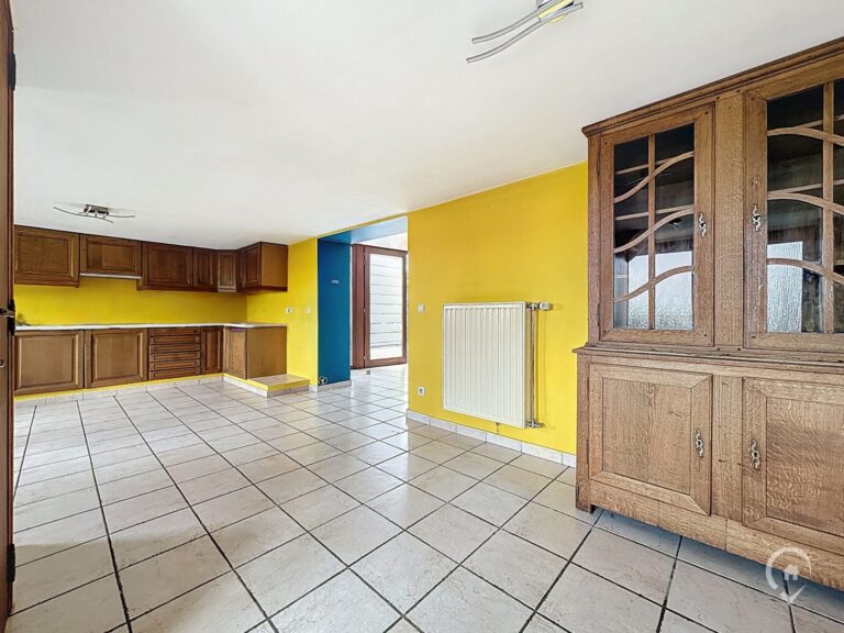 Condrogest - SOUS OPTION !!! Maison 2 chambres avec jardin à vendre à Sovet