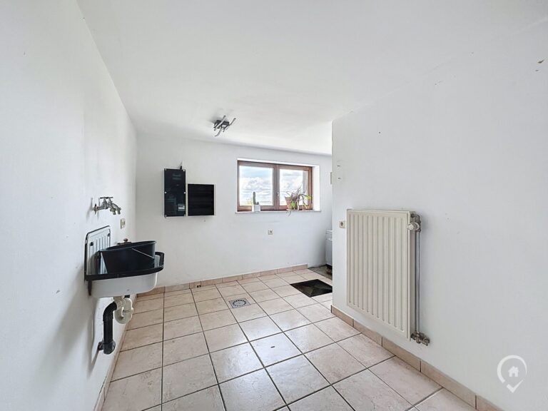 Condrogest - SOUS OPTION !!! Maison 2 chambres avec jardin à vendre à Sovet