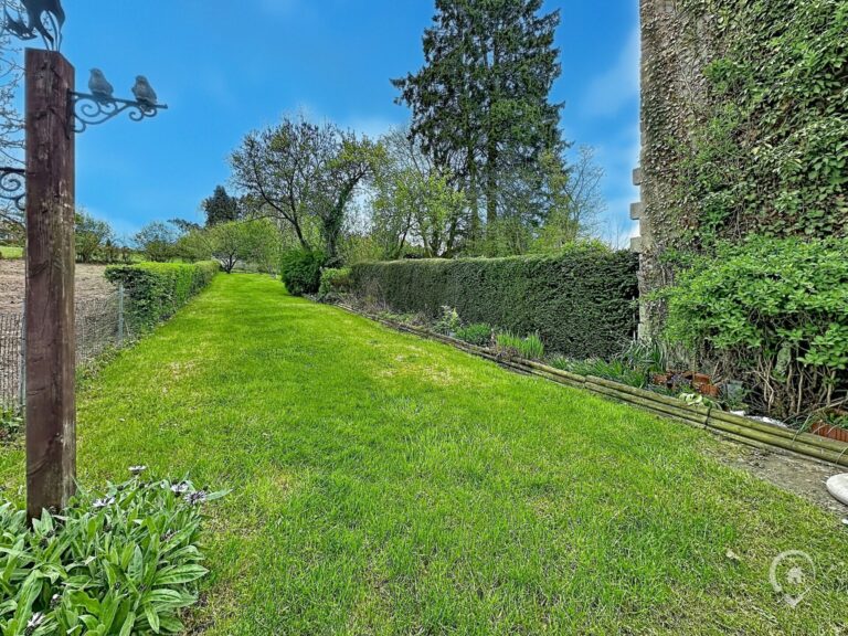 Condrogest - SOUS OPTION !!! Maison 2 chambres avec jardin à vendre à Sovet