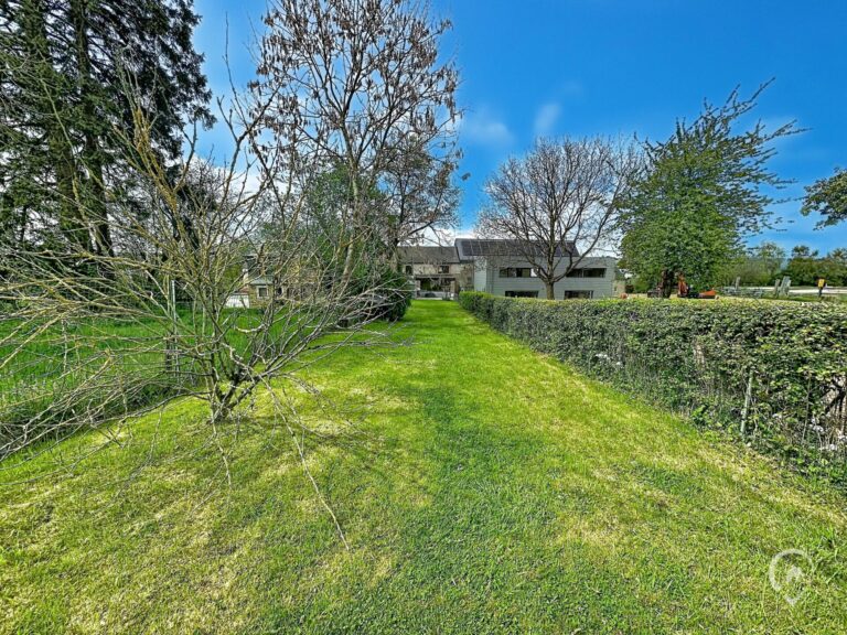 Condrogest - SOUS OPTION !!! Maison 2 chambres avec jardin à vendre à Sovet
