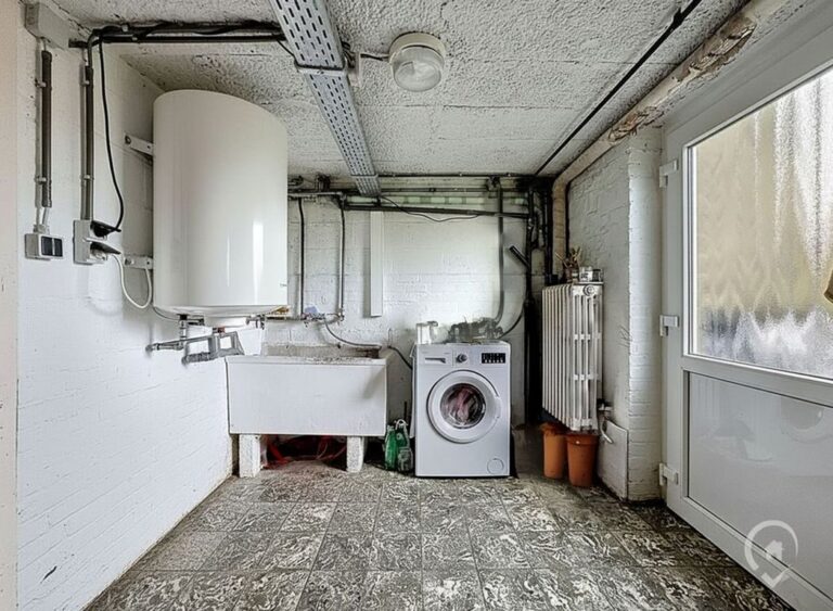 Condrogest - Spacieuse ville 5 chambres de 200 m² à vendre à Dinant