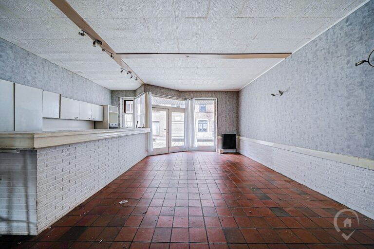 Condrogest - Vaste maison de 3 chambres avec jardin et garage à Hastière