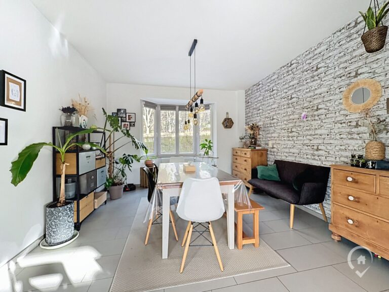 Condrogest - VENDU Maison rénovée 3 chambres avec jardin et terrasse à Ciney