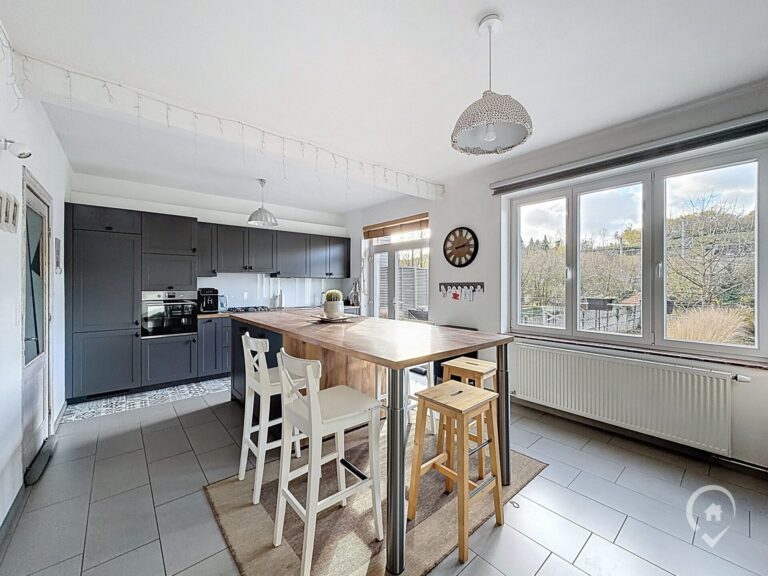 Condrogest - VENDU Maison rénovée 3 chambres avec jardin et terrasse à Ciney