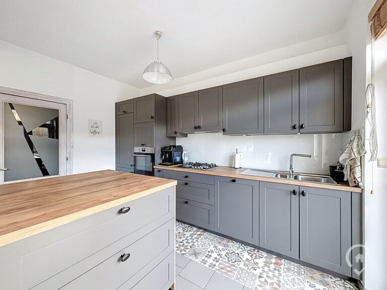 Condrogest - VENDU Maison rénovée 3 chambres avec jardin et terrasse à Ciney