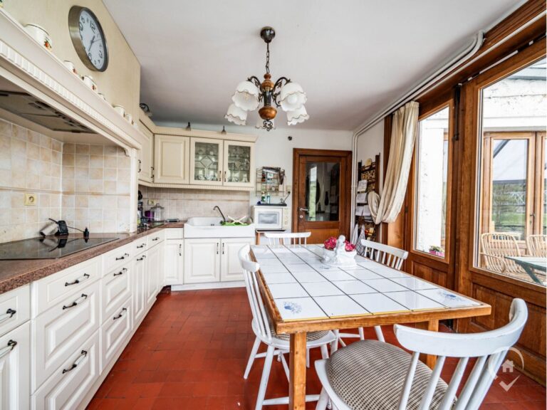 Condrogest - Maison de maître à vendre en bord de Meuse à Anseremme