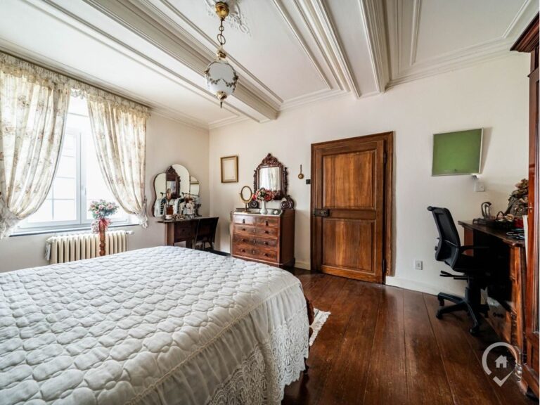 Condrogest - Maison de maître à vendre en bord de Meuse à Anseremme