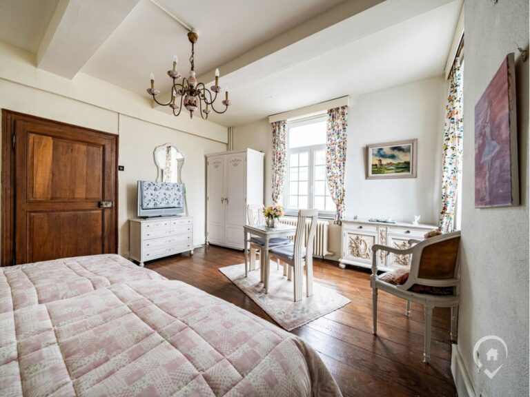 Condrogest - Maison de maître à vendre en bord de Meuse à Anseremme