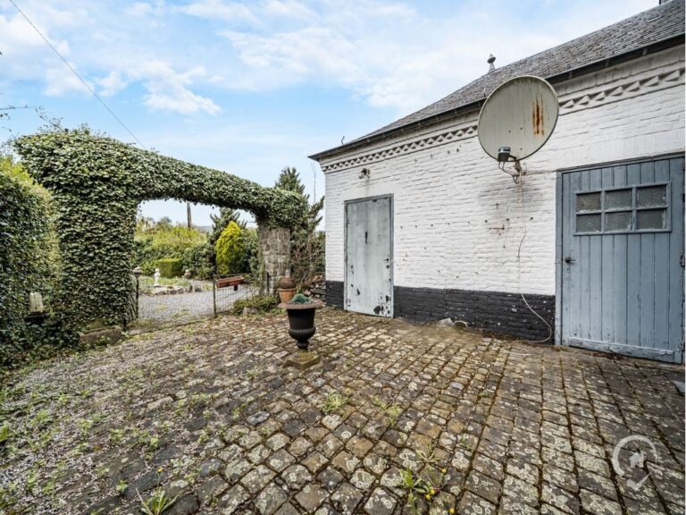 Condrogest - Maison de maître à vendre en bord de Meuse à Anseremme