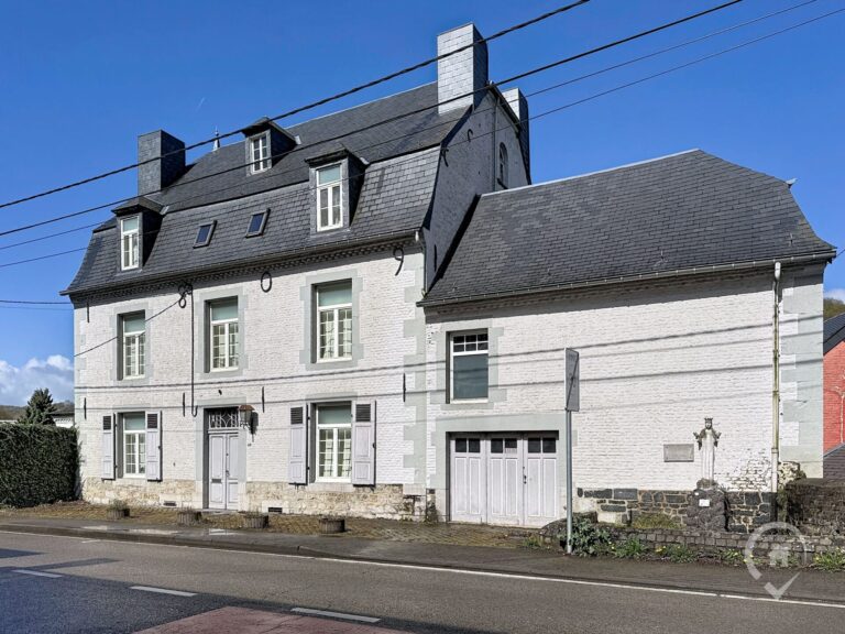 Condrogest - Maison de maître à vendre en bord de Meuse à Anseremme