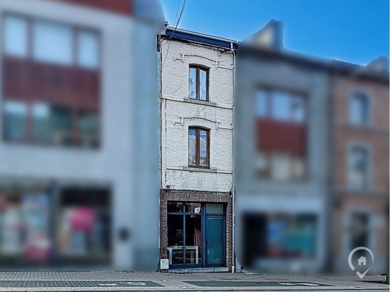 Condrogest - Maison 3 chambres à rénover à vendre au centre de Ciney