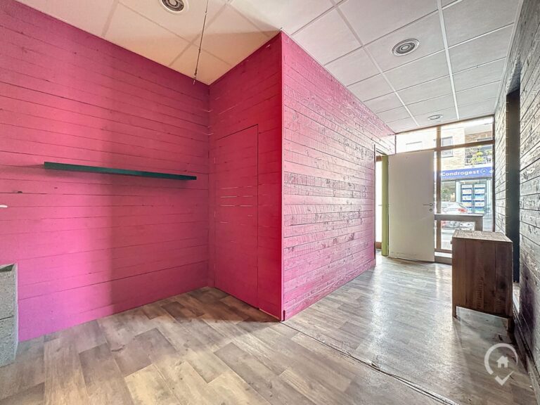 Condrogest - Maison 3 chambres à rénover à vendre au centre de Ciney