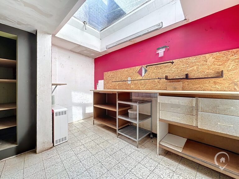 Condrogest - Maison 3 chambres à rénover à vendre au centre de Ciney