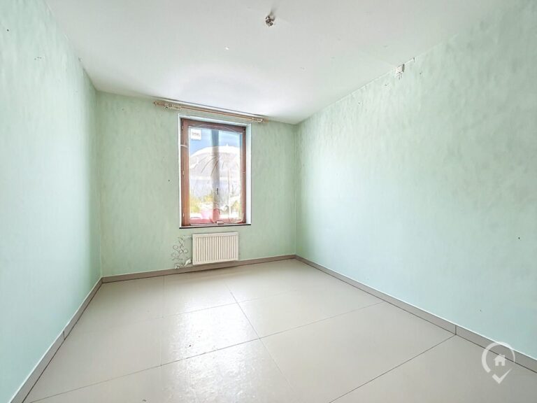Condrogest - Maison 3 chambres à rénover à vendre au centre de Ciney