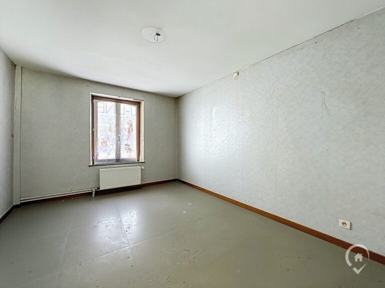 Condrogest - Maison 3 chambres à rénover à vendre au centre de Ciney