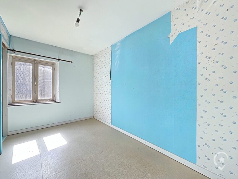 Condrogest - Maison 3 chambres à rénover à vendre au centre de Ciney