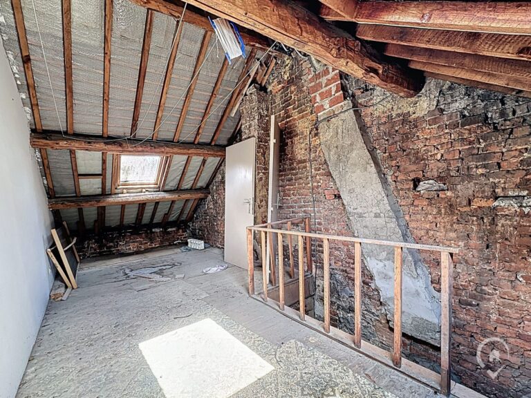 Condrogest - Maison 3 chambres à rénover à vendre au centre de Ciney