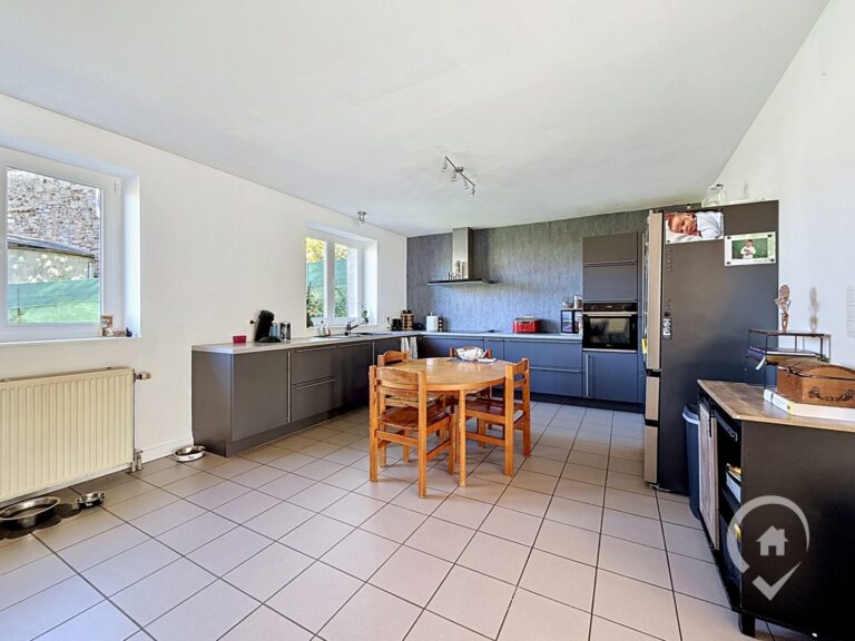 Condrogest - Maison familiale à vendre à Winenne