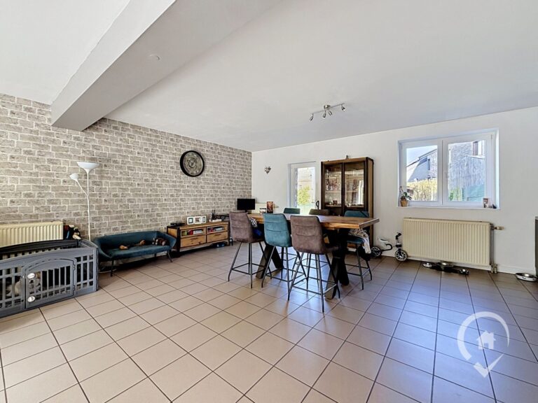 Condrogest - Maison familiale à vendre à Winenne